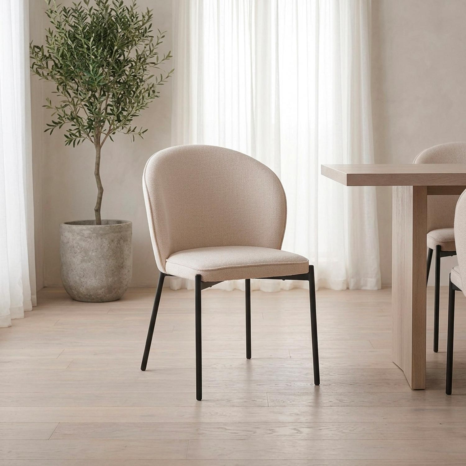 Lot de 2 chaises arrondies et matelassées Isabeau Métal Noir et Tissu Beige
