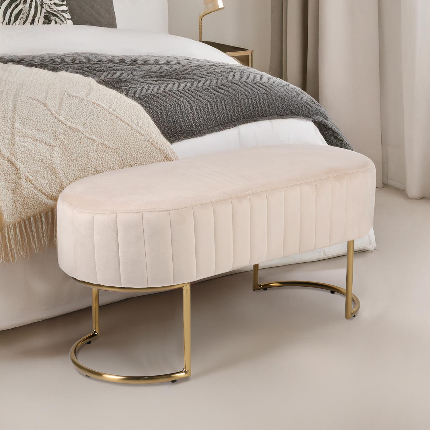 Banquette élégante matelassée Philomena pieds métal doré et Velours Beige
